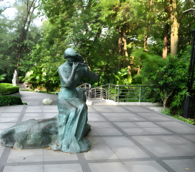 園林戶(hù)外仿古青銅吹笛子的人物雕塑