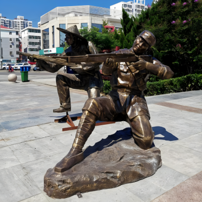 玻璃鋼射擊的八路軍戰(zhàn)士雕塑