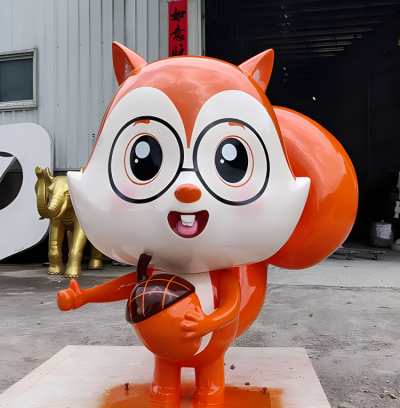 商場(chǎng)游樂場(chǎng)創(chuàng)意卡通美陳動(dòng)物擺件玻璃鋼樹脂松鼠雕塑