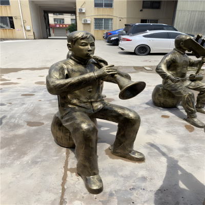 仿銅玻璃鋼吹嗩吶的人物雕塑