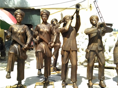 玻璃鋼仿銅少數(shù)民族演奏樂器的情景人物雕塑