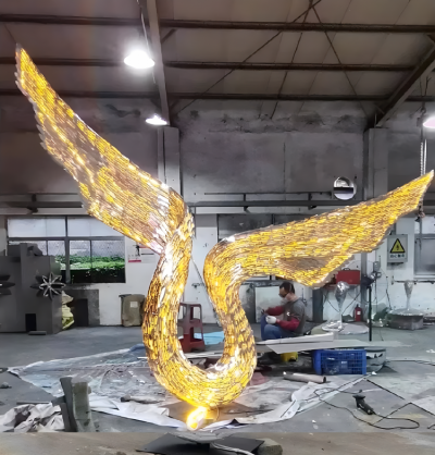 鏤空發(fā)光不銹鋼抽象翅膀雕塑