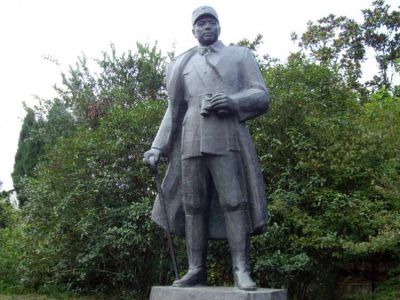 葉挺將軍全身像