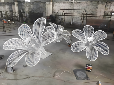 鏤空牽?；ú讳P鋼編織雕塑