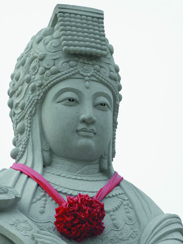 竣工時的漢白玉媽祖圣像，面部特寫